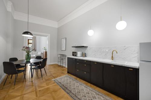 Palace Apartments 1