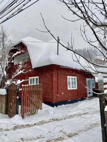 Casa Fântâna - La poalele muntilor -50 de metri de pârtia Olimpică