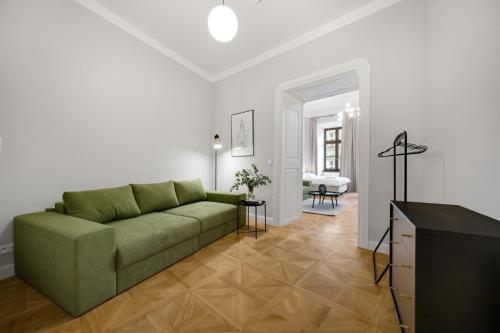 Palace Apartments - image 5