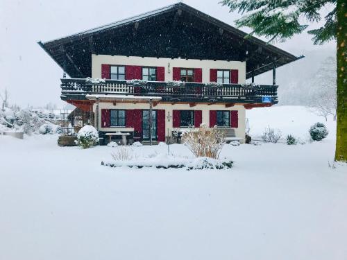 Ferienwohnung Dräxl Garten und Bergblick