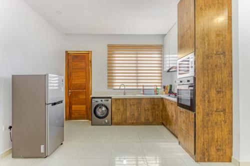 EDGEWARE SHORTLET EDMOND APPARTMENT FEMI DARE CLOSE