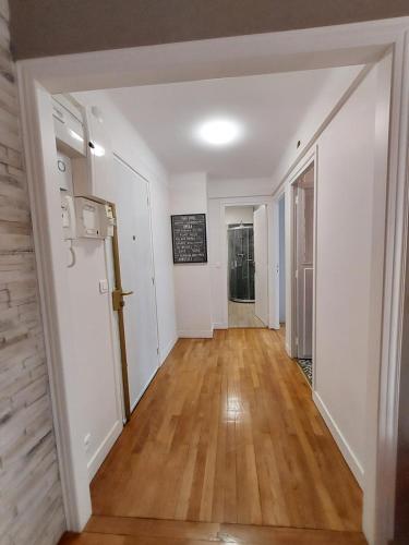 Bel appartement 2 pieces, sortie de metro ligne 8 in Bois de Vincennes