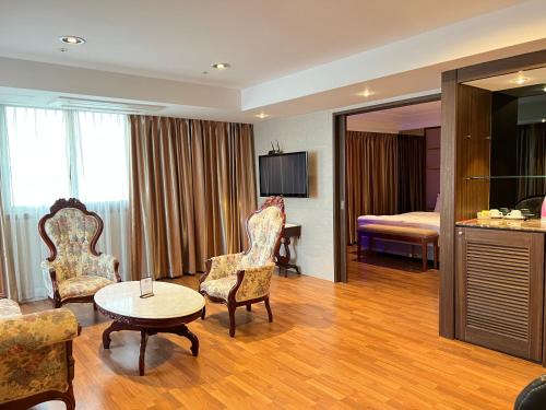 room detail thumbnail 0