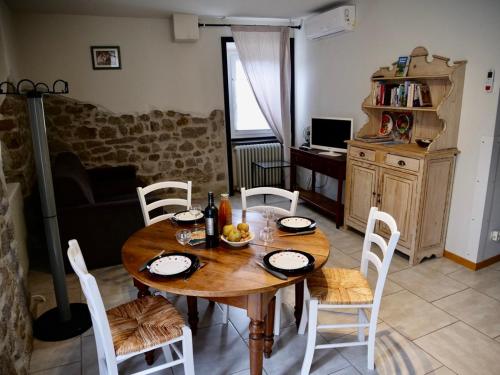 GITES DES ECOLES in เชส ซูร์ โรน