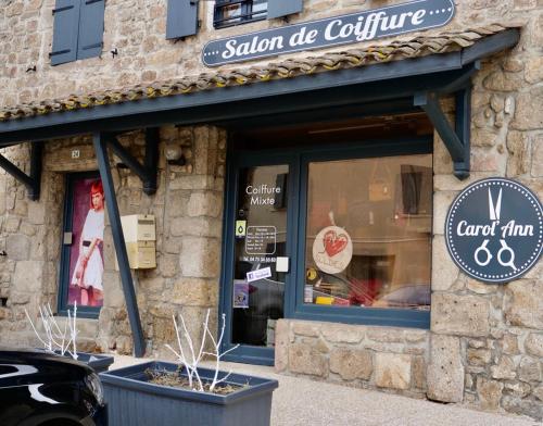 GITES DES ECOLES in เชส ซูร์ โรน