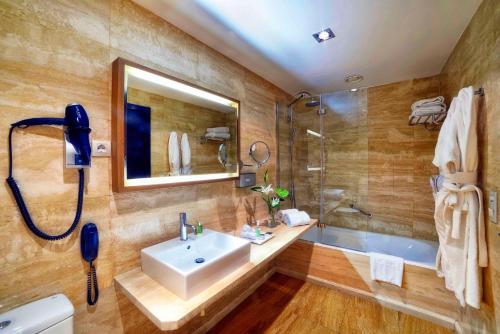 room detail thumbnail 2