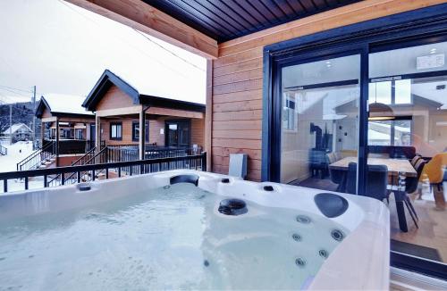 17 Chemin des Cascades in Stoneham (QC)