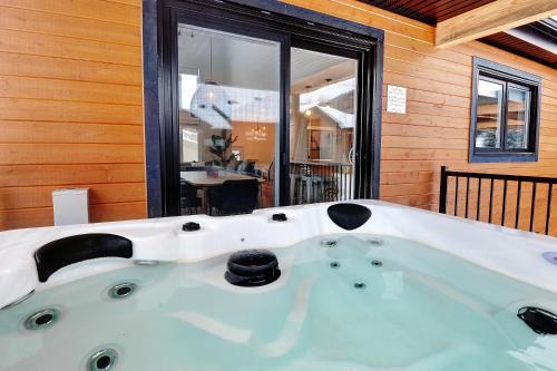 13 Chemin des Cascades in Stoneham (QC)