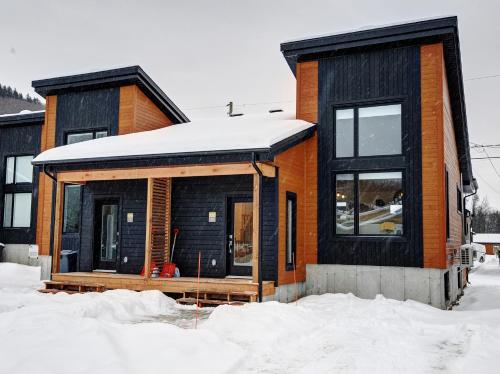 13 Chemin des Cascades in Stoneham (QC)