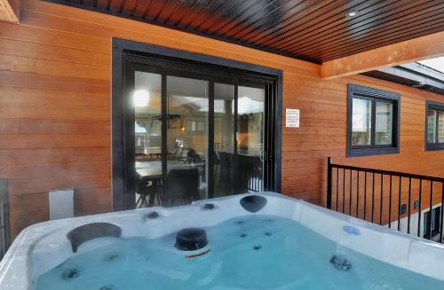 11 Chemin des Cascades in Stoneham (QC)