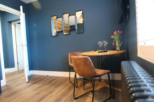 no 12 - Stunning Self Check-in Apartments in Worcester Centre 4