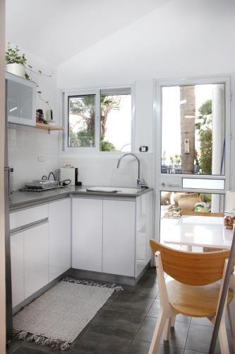 keuken, Boutique Apartment "Facing the Sea" in Mount Carmel