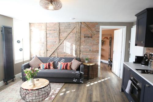 no 12 - Stunning Self Check-in Apartments in Worcester Centre 5