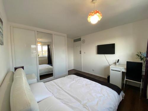 Lovely Homes in อายเลสบูรี่