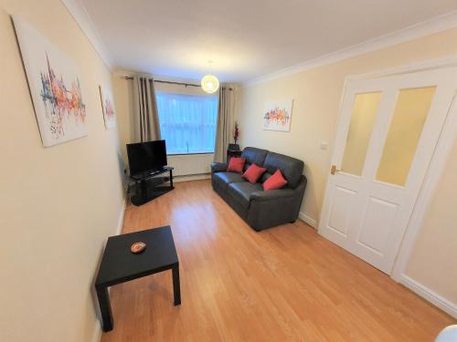 Friars Walk 2 with 2 bedrooms, 2 bathrooms, fast Wi-Fi and private parking