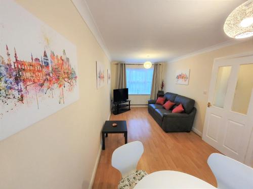 Friars Walk 2 with 2 bedrooms, 2 bathrooms, fast Wi-Fi and private parking