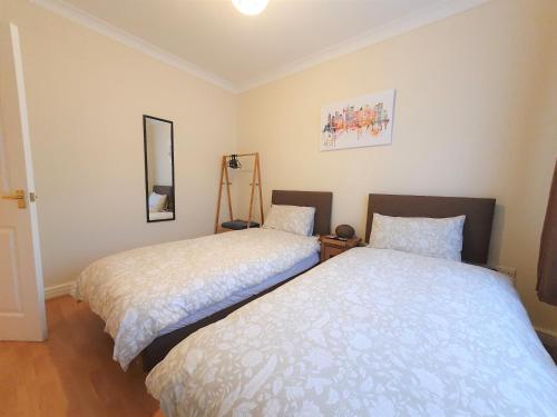 Friars Walk 2 with 2 bedrooms, 2 bathrooms, fast Wi-Fi and private parking