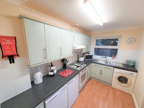 Friars Walk 2 with 2 bedrooms, 2 bathrooms, fast Wi-Fi and private parking