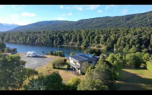 B&B Manapouri - Glendale River View - Bed and Breakfast Manapouri