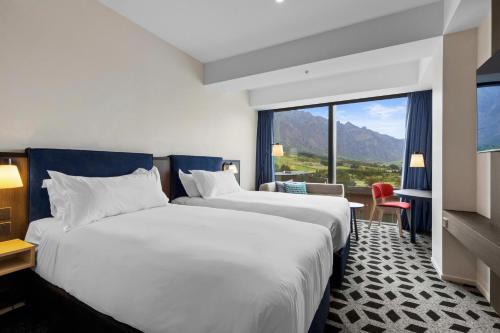 Standard Twin Room with Mountain View