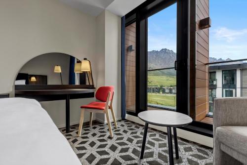 Standard King Room with Balcony and Mountain View