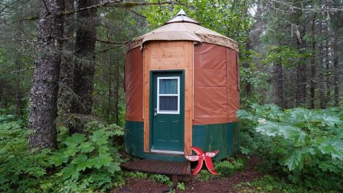 Bunk Yurt at Yurt Village-Starfish Studio with Shared Bathroom