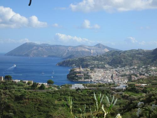  Pomelia, Pension in Lipari