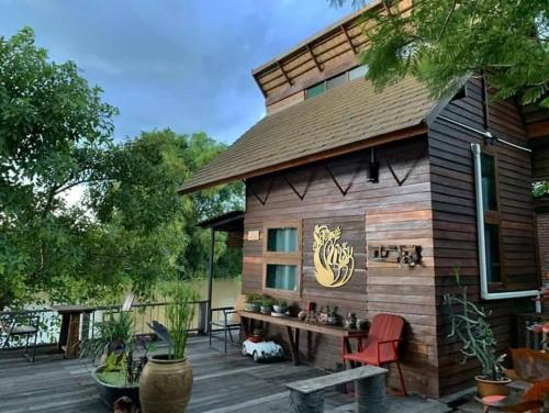 Rustic​ Charm​ Suphan​ near Bueng Chawak Aquarium