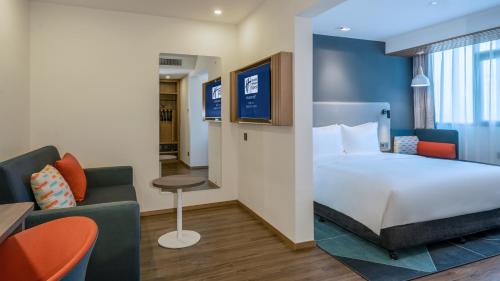 Holiday Inn Express Qingdao City Center, an IHG Hotel