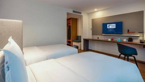 Holiday Inn Express Qingdao City Center, an IHG Hotel