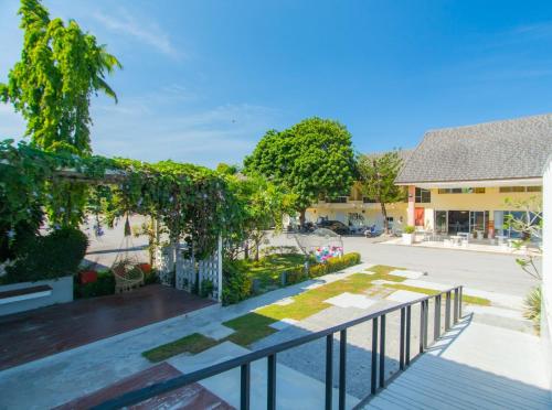 Garden, Bangsaphan Resort in Bang Saphan