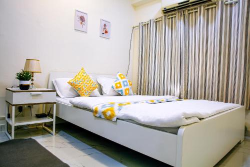 Studio Flat in Juhu Near Prime Areas!