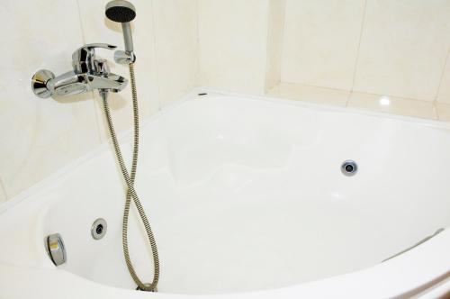 Double Room with Spa Bath image 4