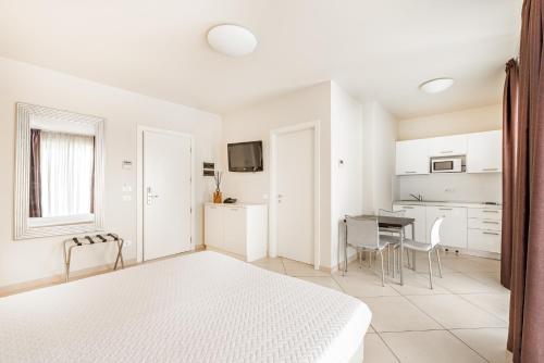 Hotel & Residence Exclusive - image 12