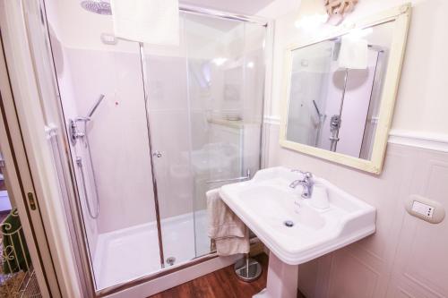 96 Guest House - image 11