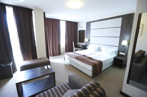 Zara Hotel - image 12