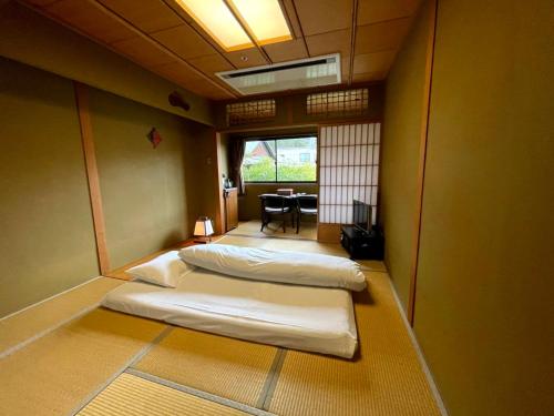 Japanese-Style Room with 6 Tatami-Matress with Shared Bathroom