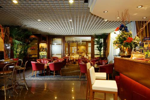 Shared lounge/TV area, Hotel Maxim in Verona