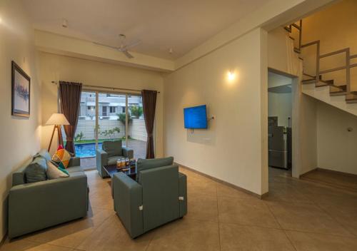 Saffronstays Fred