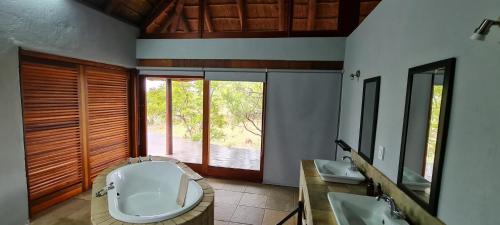 Livingstone Bush Lodge, Mabalingwe