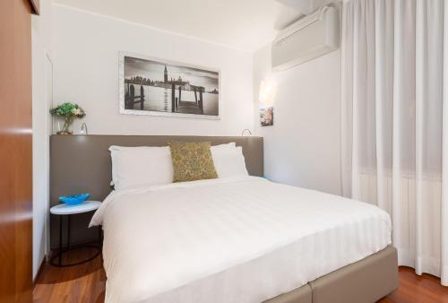 Double or Twin Room image 6