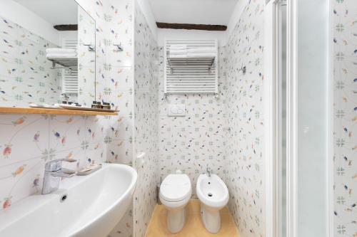 Economy Double Room image 2