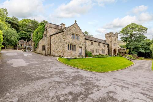 Upper House Estate cottage Kinder Scout