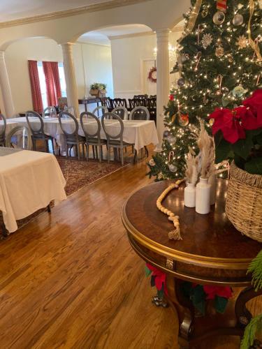 The 1425 Inn