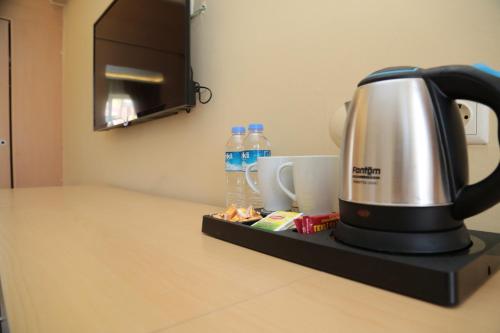 Comfortable Hotel Room with Shared Pool near Beach in Kusadasi