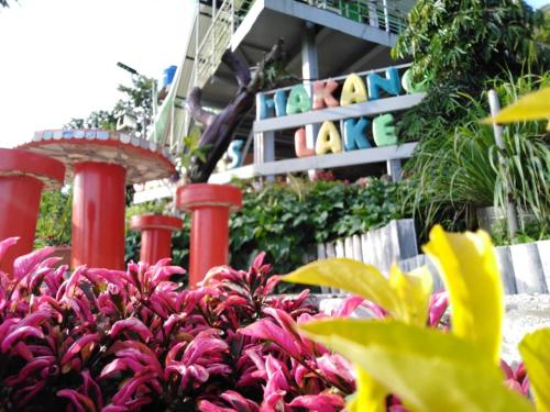 Makano Lake Cabanas