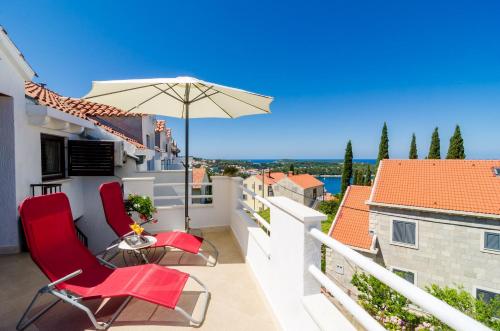 Two-Bedroom Apartment with Balcony and Sea View