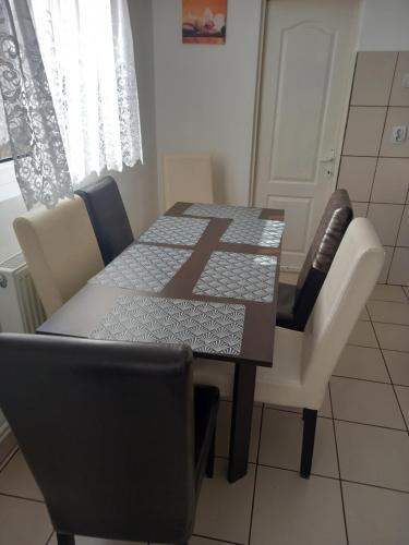 设施服务, Casa Sandu in 比斯特里察