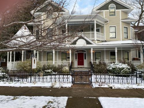 The 1425 Inn
