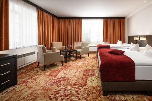 Hotel Singer - image 13
